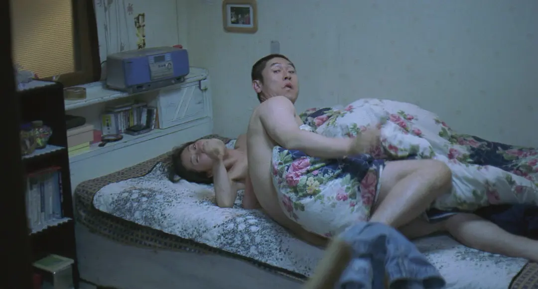 韩国导演李沧东《绿洲》：讲述两个边缘人物的爱情故事！