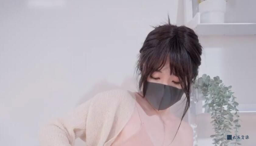 玩偶姐姐『HongKongDoll』 粉色吊带睡裙 - 云深资源