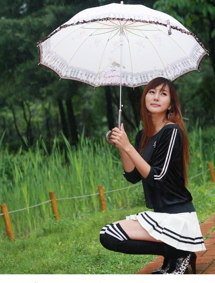 韩国模特孙允珠写真户外雨中摄影图集-图云谷