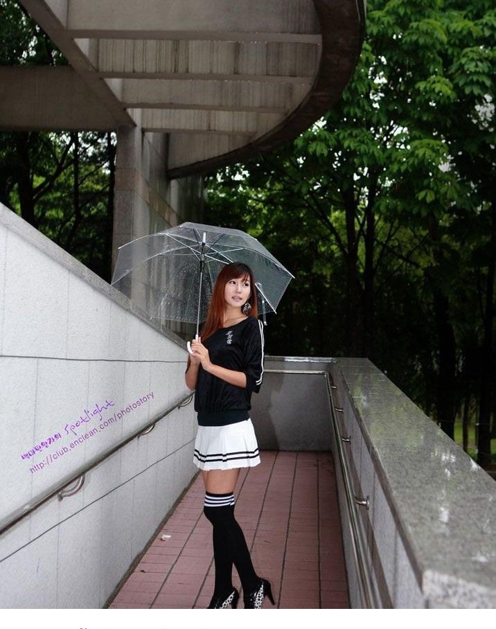 图片[2]-韩国模特孙允珠写真户外雨中摄影图集-图云谷