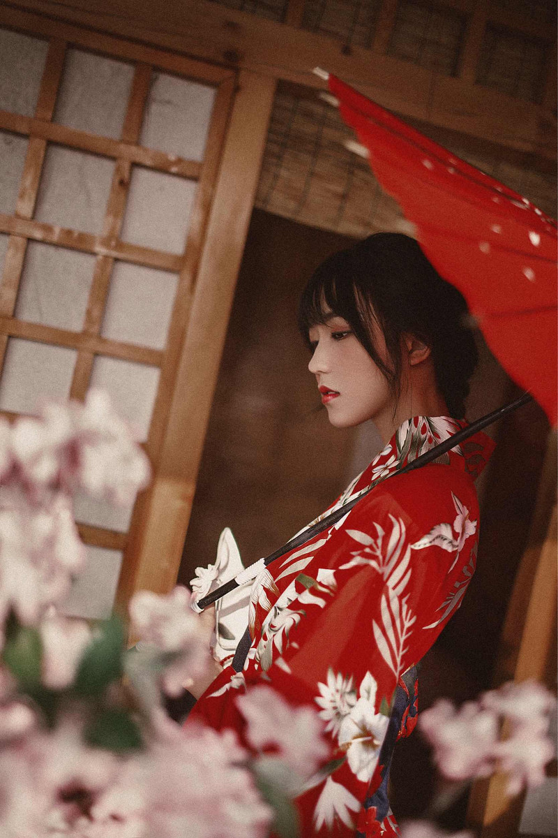 图片[2]-日本红唇红色和服美女-图云谷